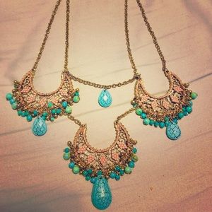 Gorgeous Banana Republic Stone Necklace